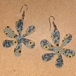 ☀️3/$12☀️ Yellow and Green Floral Flower Earrings